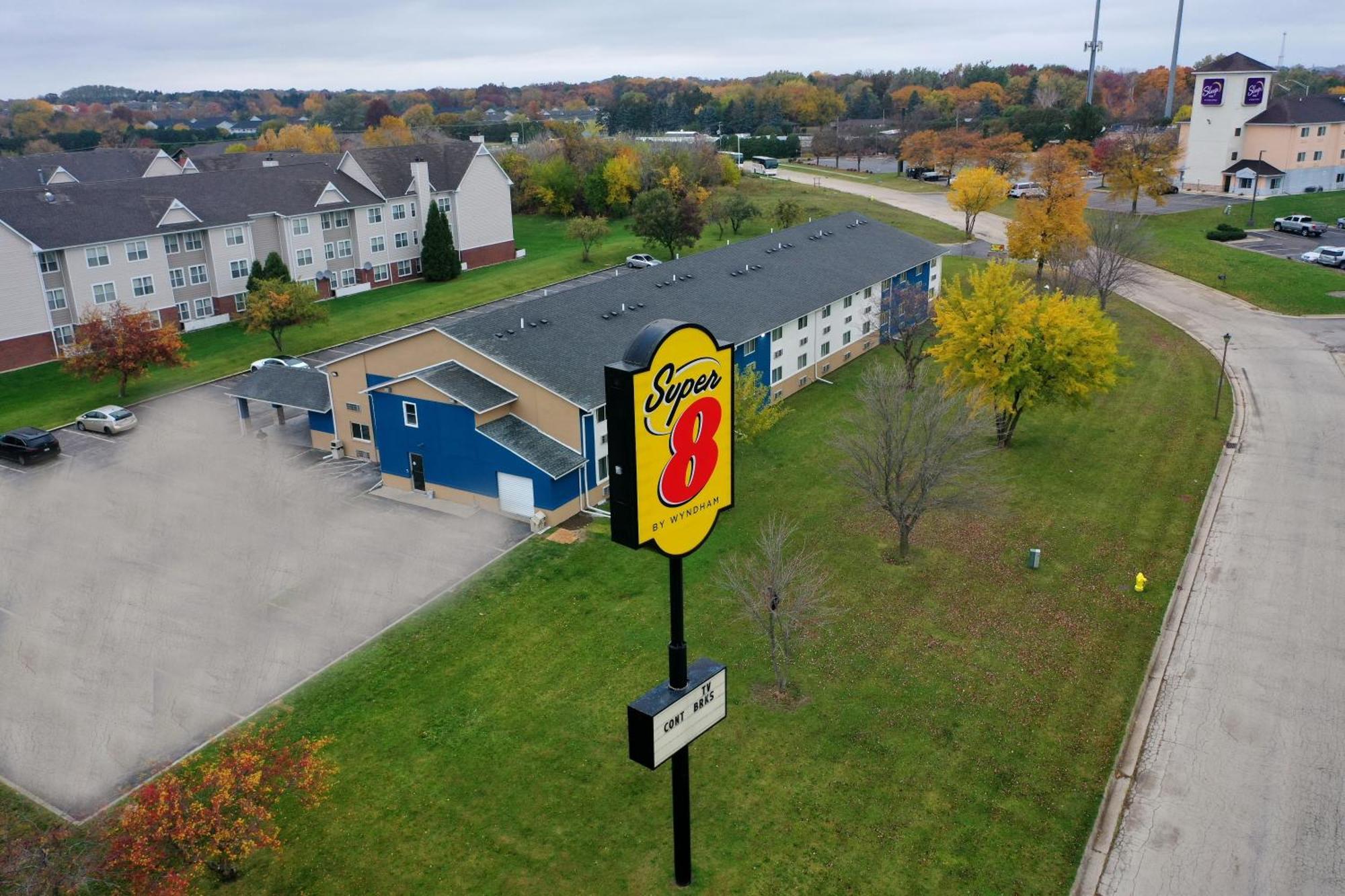 Super 8 By Wyndham Rockford I-90 Casino District Hotel Exterior photo